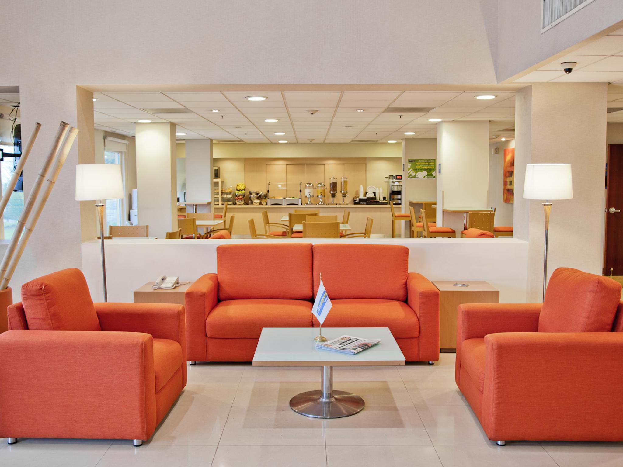 City Express By Marriott Celaya Parque Exterior foto