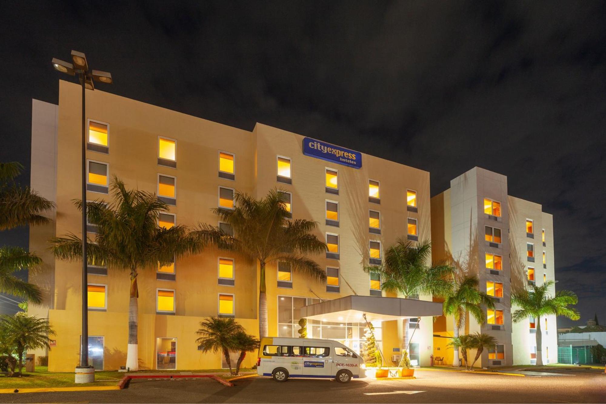 City Express By Marriott Celaya Parque Exterior foto