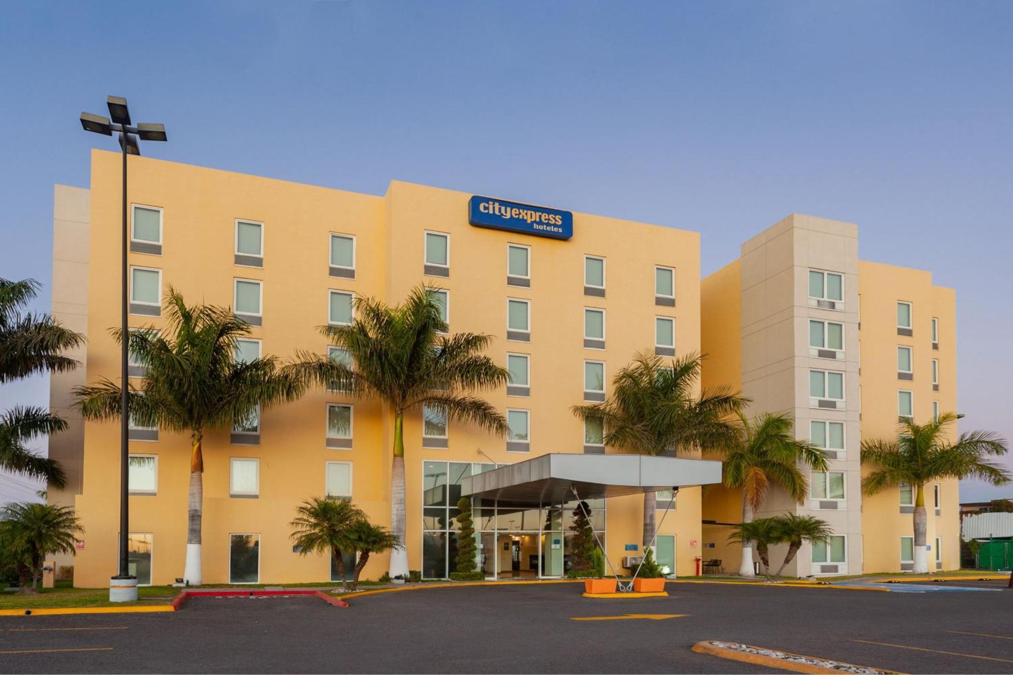 City Express By Marriott Celaya Parque Exterior foto